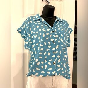 Umgee blue size small button down blouse